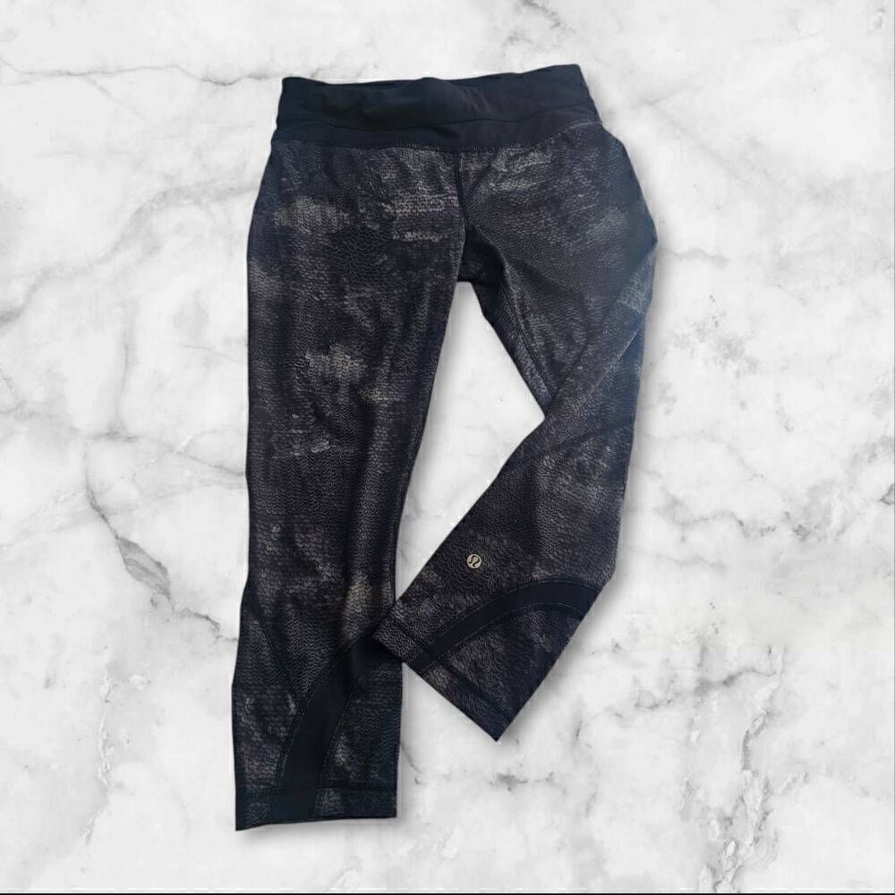 Lululemon Size 6 22" Black & Gray Leggings - Picture 1 of 2